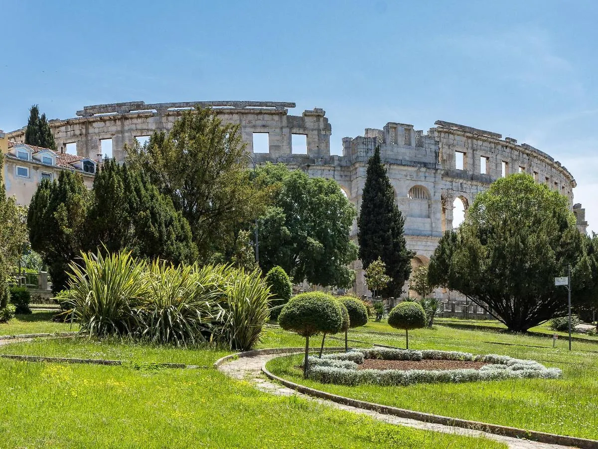 D&D, New City Apartment With Parking Pula