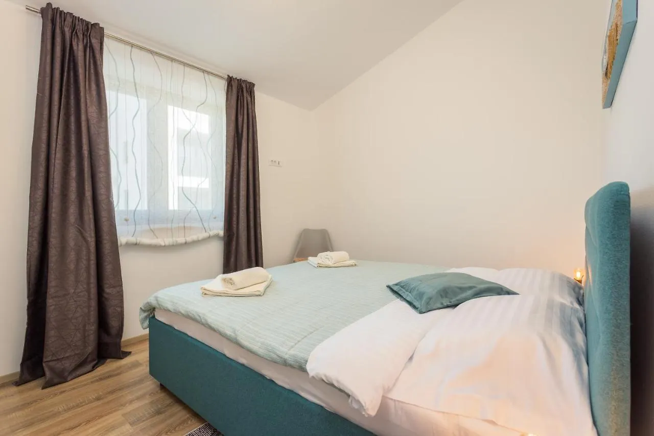 D&D, New City Apartment With Parking Pula