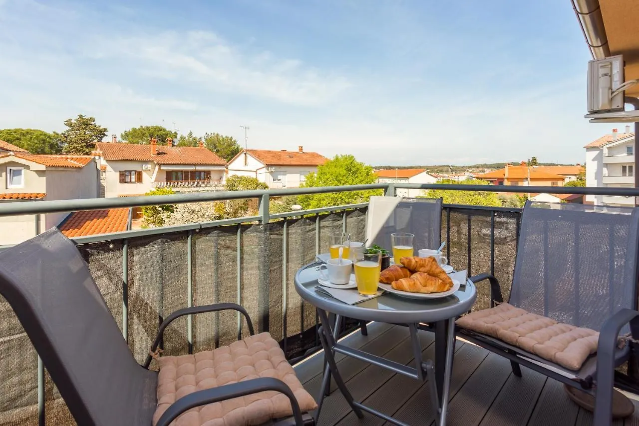 D&D, New City Apartment With Parking Pula