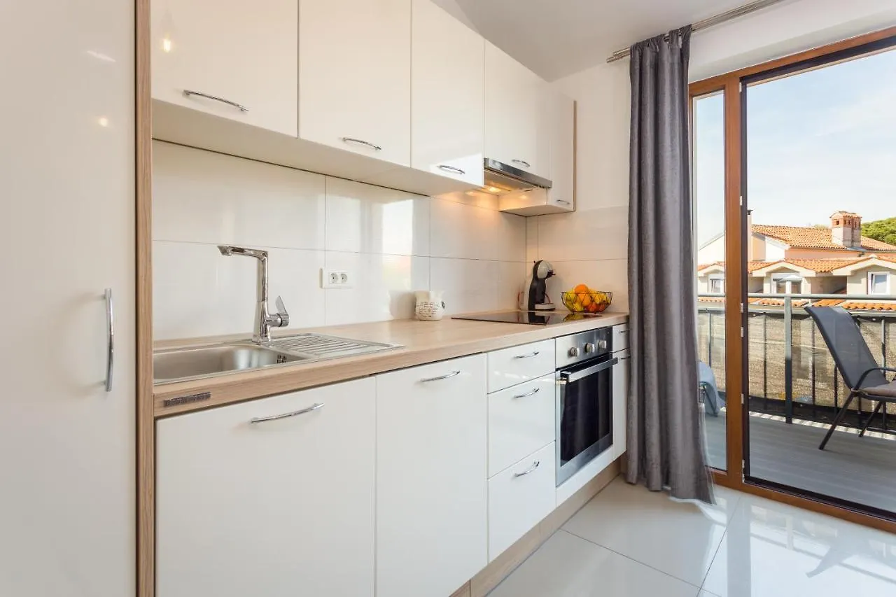 D&D, New City Apartment With Parking Pula
