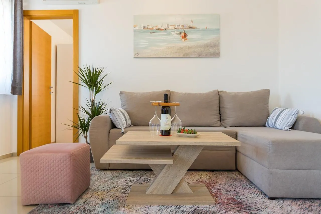 D&D, New City Apartment With Parking Pula 0*,  Croatia