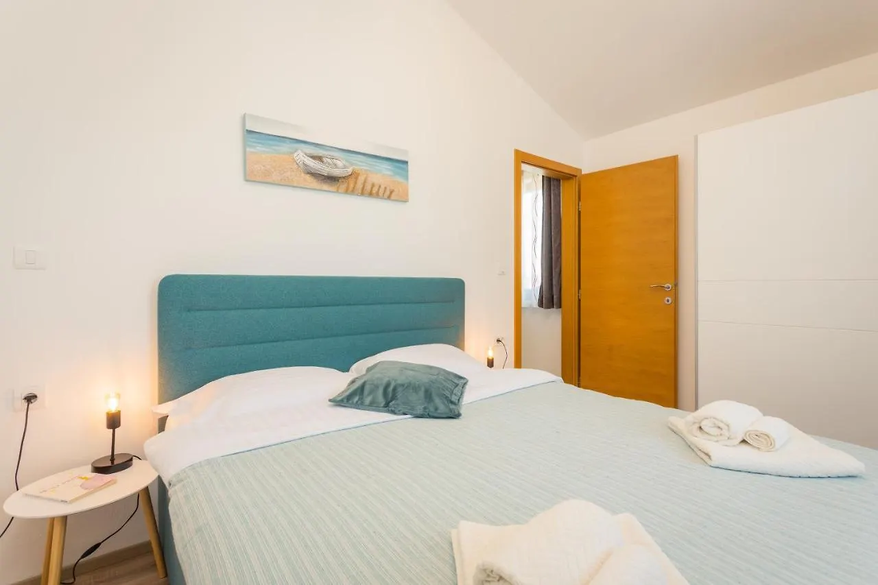 D&D, New City Apartment With Parking Pula