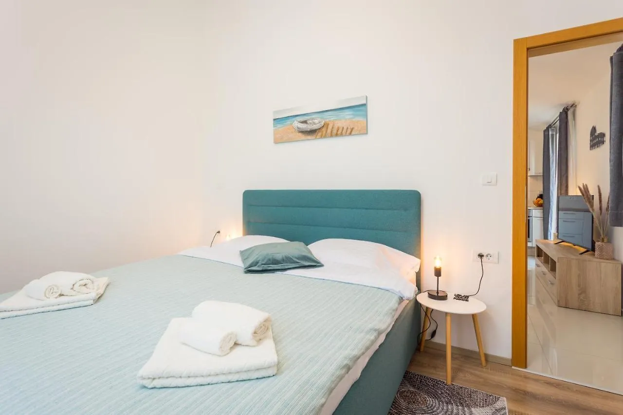 D&D, New City Apartment With Parking Pula Croatia