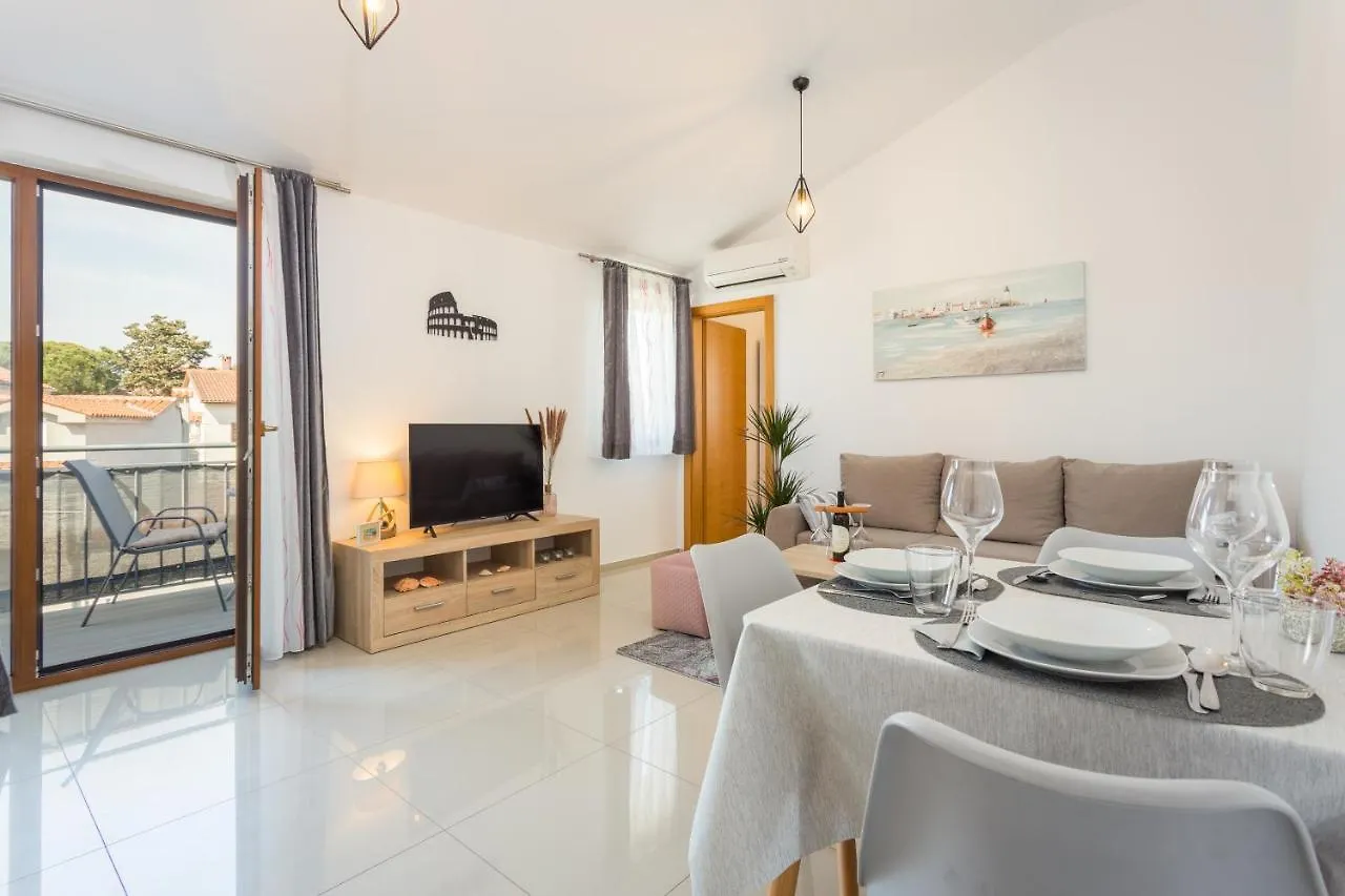 D&D, New City Apartment With Parking Pula