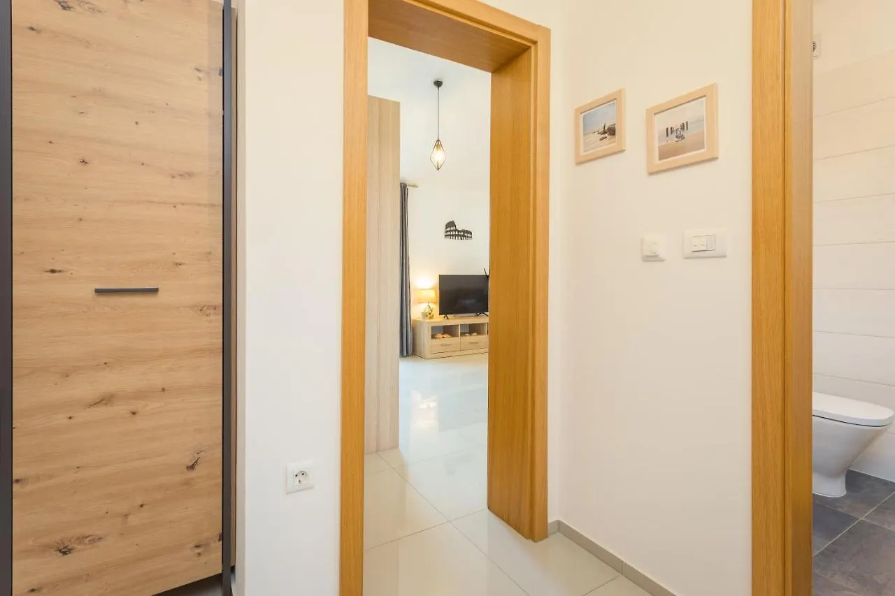 D&D, New City Apartment With Parking Pula